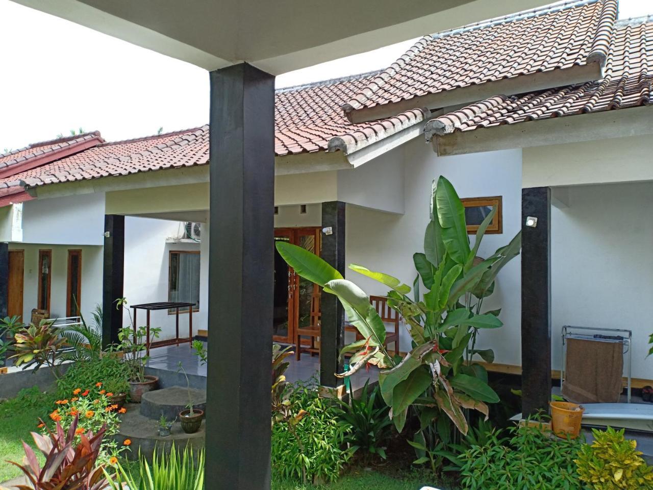 Dewi Garden Guesthouse Kuta  Exterior foto
